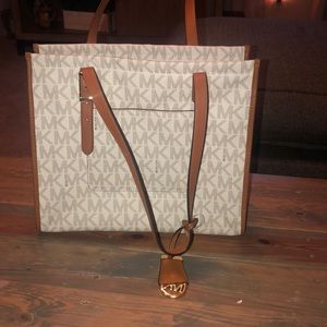 New with tags Michael Kors Darien Tote